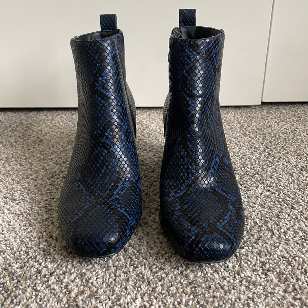 NWOT Blue snake skin booties